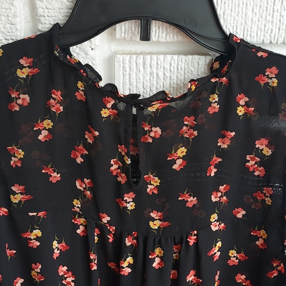 a.n.a. Sleeveless Floral Blouse - Picture 8 of 11
